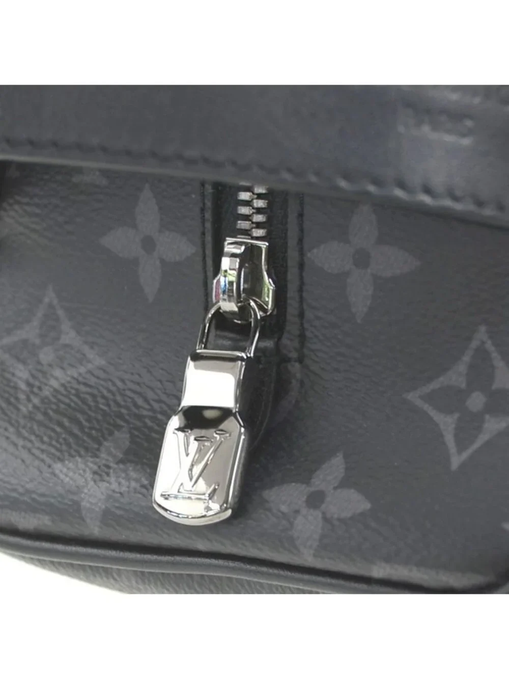 Louis Vuitton Clutch Monogram Eclipse Rocker Dopp